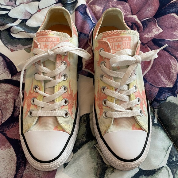 Very Adorbs Tropical Converse - Picture 1 of 12